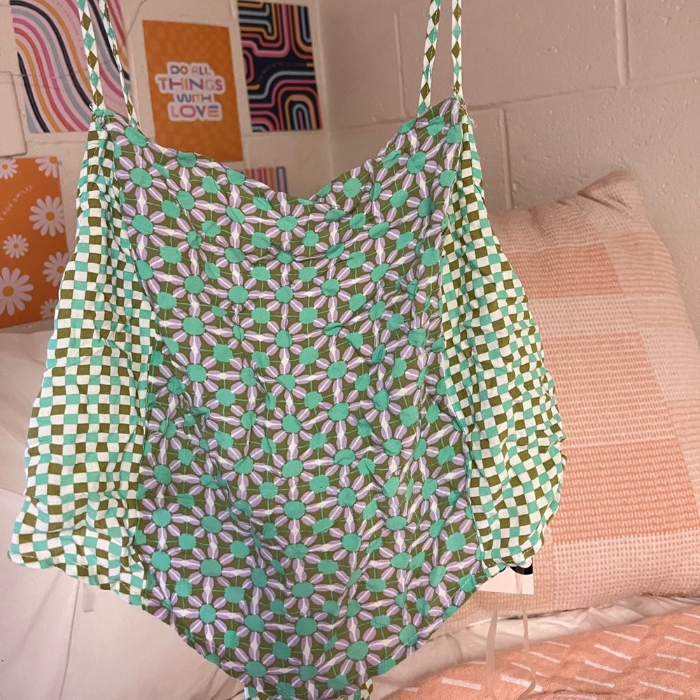 TRIANGLE CROP TOP